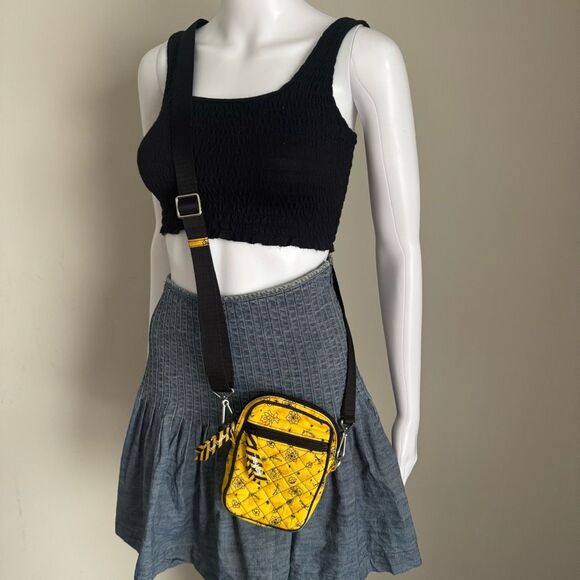Vera Bradley Hufflepuff Harry Potter Small Convertible Crossbody Bag RFID - Picture 1 of 9